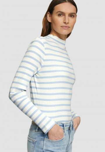 Пуловер в полоску