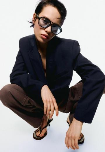 Короткий блейзер