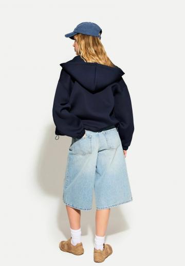 Короткие джинсы