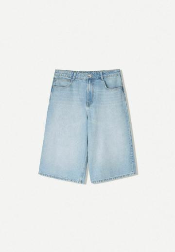 Короткие джинсы