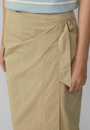 Юбка с накладными карманами