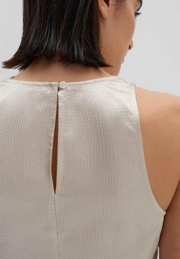 Блузка без рукавов