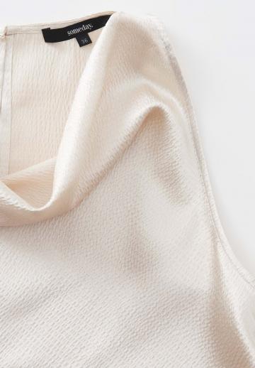 Блузка без рукавов