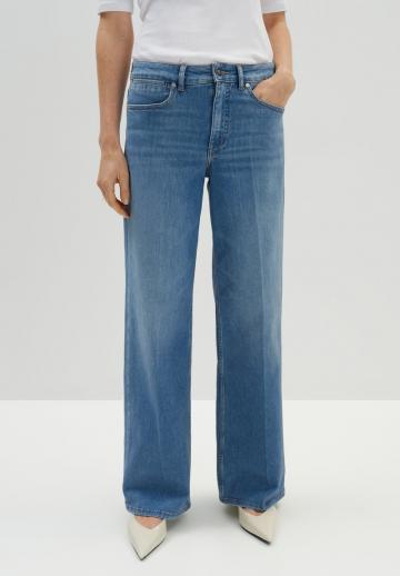 Прямые джинсы