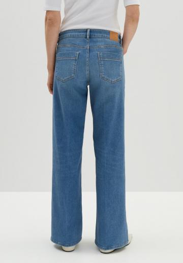 Прямые джинсы