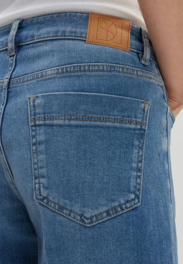 Прямые джинсы