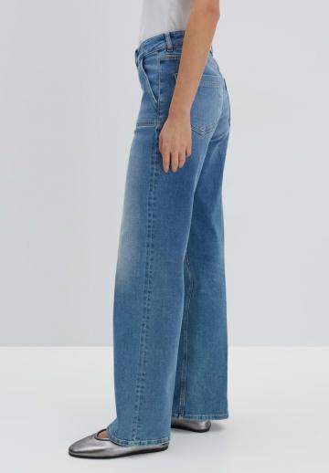 Клешеные джинсы
