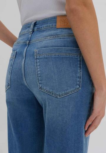 Клешеные джинсы