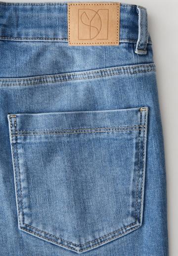 Клешеные джинсы