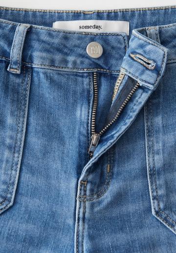 Клешеные джинсы