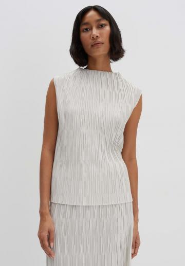 Блузка без рукавов