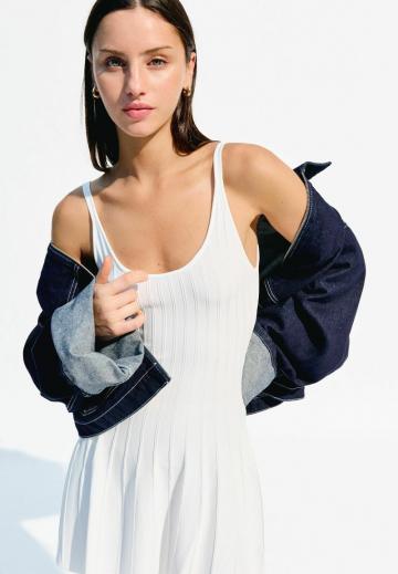 Вязаное платье