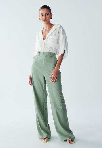 Брюки с накладными карманами