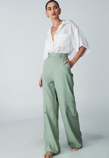 Брюки с накладными карманами