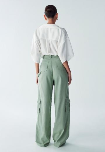 Брюки с накладными карманами