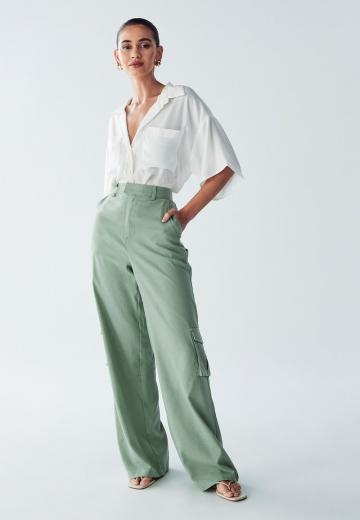 Брюки с накладными карманами