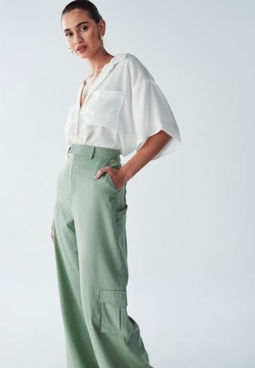 Брюки с накладными карманами