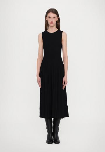 Вязаное платье