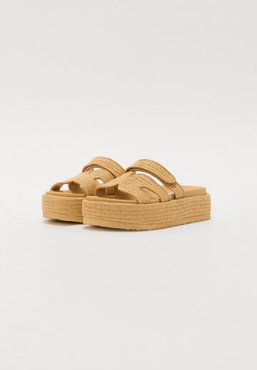 Босоножки на платформе