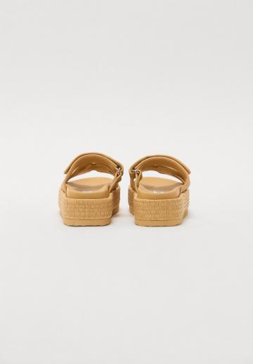 Босоножки на платформе