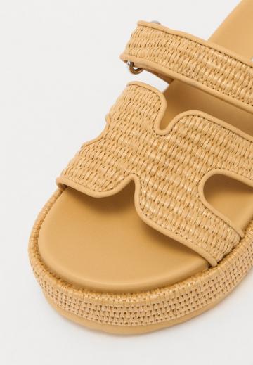 Босоножки на платформе