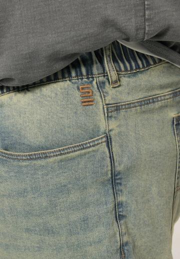 Прямые джинсы