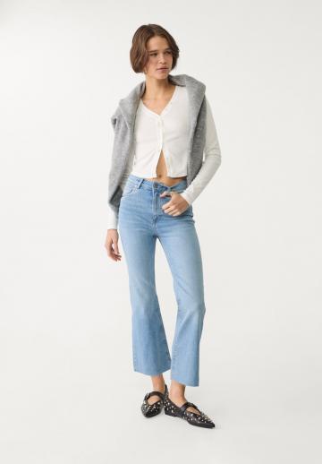 Короткие джинсы