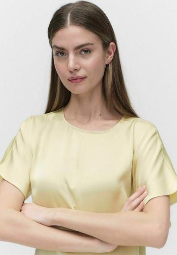 Атласная блузка