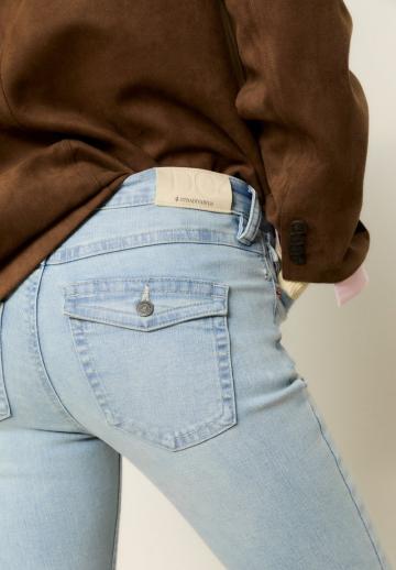 Клешеные джинсы