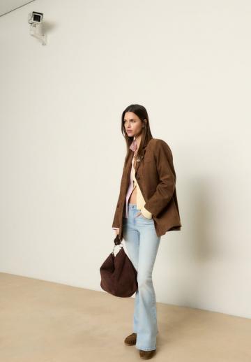 Клешеные джинсы