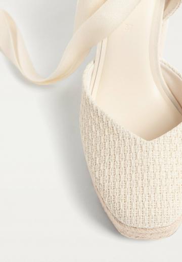 Туфли на танкетке