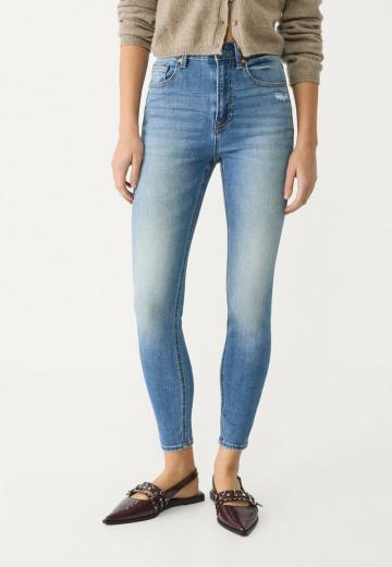 Короткие джинсы