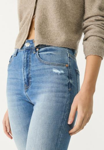 Короткие джинсы