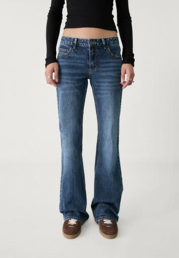 Клешеные джинсы