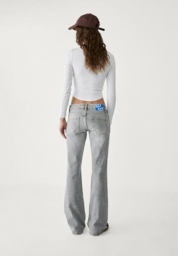 Клешеные джинсы