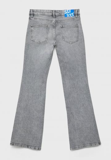 Клешеные джинсы