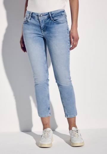 Короткие джинсы