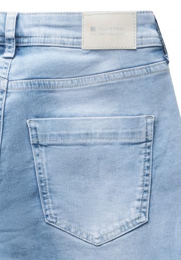 Короткие джинсы