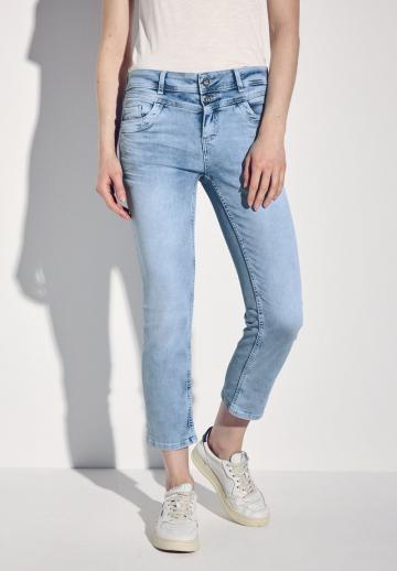Короткие джинсы