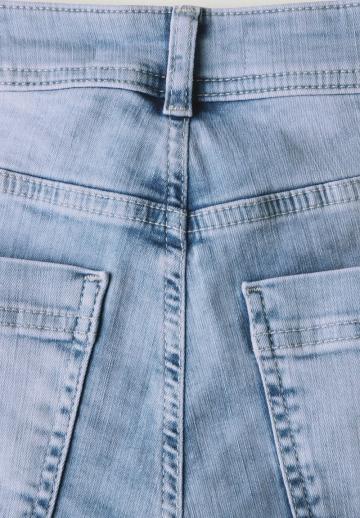 Короткие джинсы