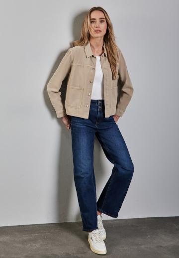 Куртка с накладнымит карманами