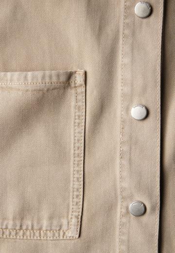 Куртка с накладнымит карманами