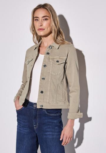 Куртка с накладнымит карманами