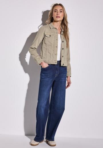 Куртка с накладнымит карманами