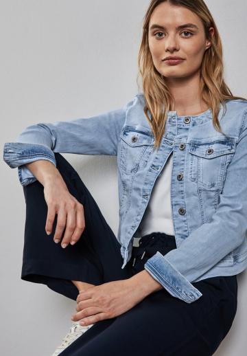 Джинсовая жилетка