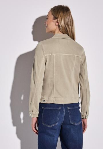 Куртка с накладнымит карманами