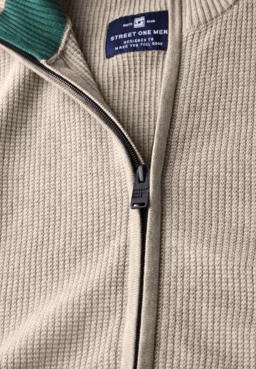 Вязаная кофта