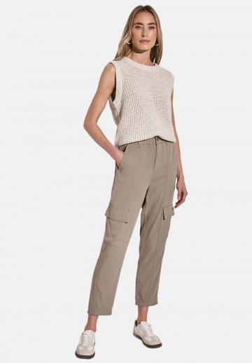 Брюки с накладными карманами