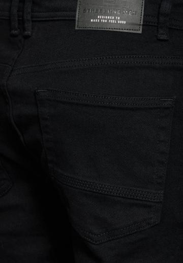 Узкие джинсы