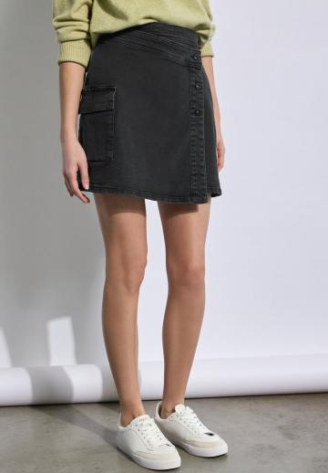 Юбка с накладными карманами